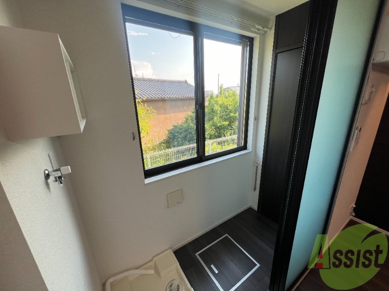 バルコニー　バルコニーは無く、ランドリールームがあります。