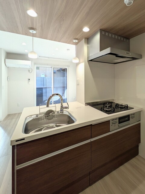 駐車場　建築中