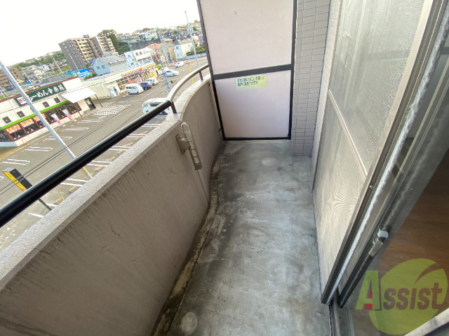 バルコニー　広いバルコニーです。洗濯物が干しやすいですね。