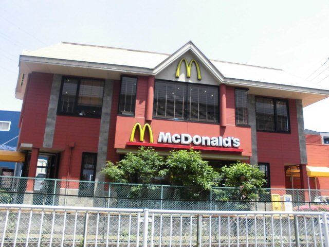 飲食店　マクドナルド 浦和曲本店（飲食店）まで567m