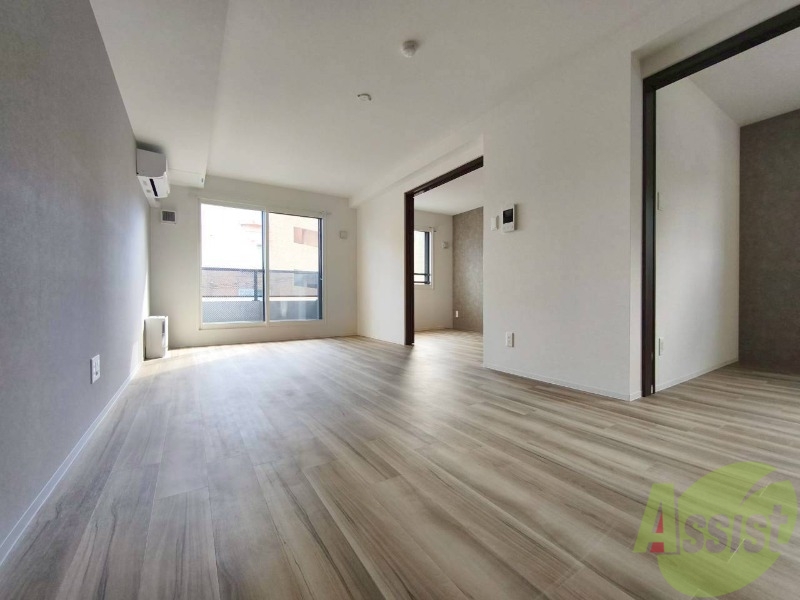 居室・リビング　日当たり良く広々したリビングで快適に過ごせます。