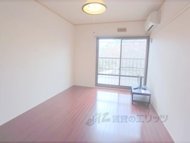 居室・リビング　綺麗なお部屋です。