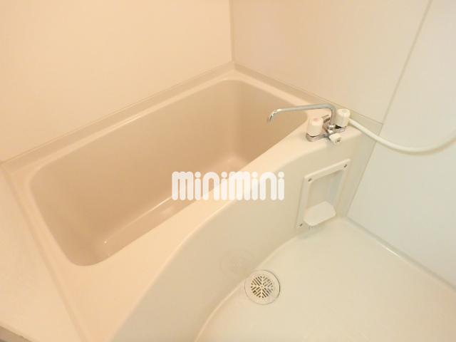 バス・シャワールーム　給湯付きのバスルームです。