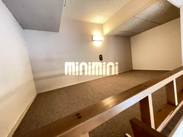 その他部屋・スペース　ロフトにも明かりあります。