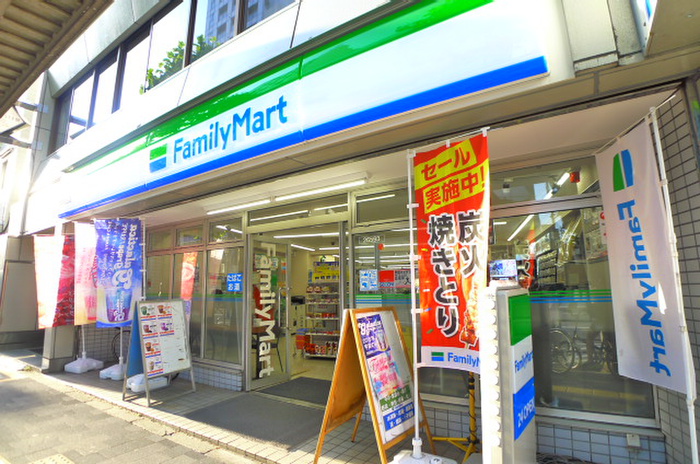 コンビニ　ファミリーマート（コンビニ）まで275m