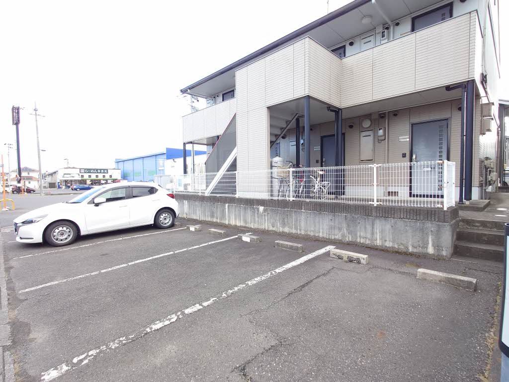 駐車場　駐車場１台付無料