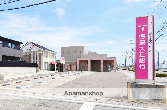 銀行　（株）徳島大正銀行／沖洲支店（銀行）まで986m
