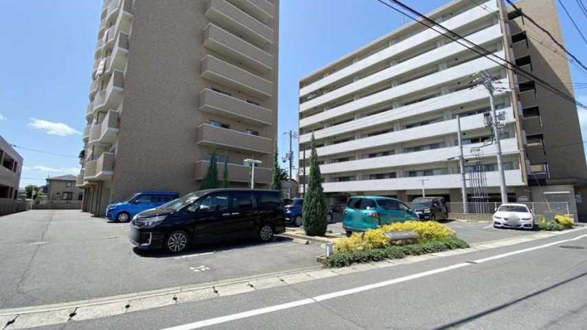 駐車場　駐車場