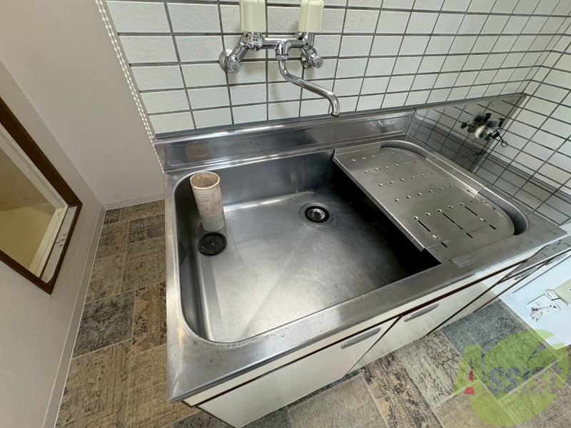 洗面設備　洗い物をするなら十分な広さがありますね。