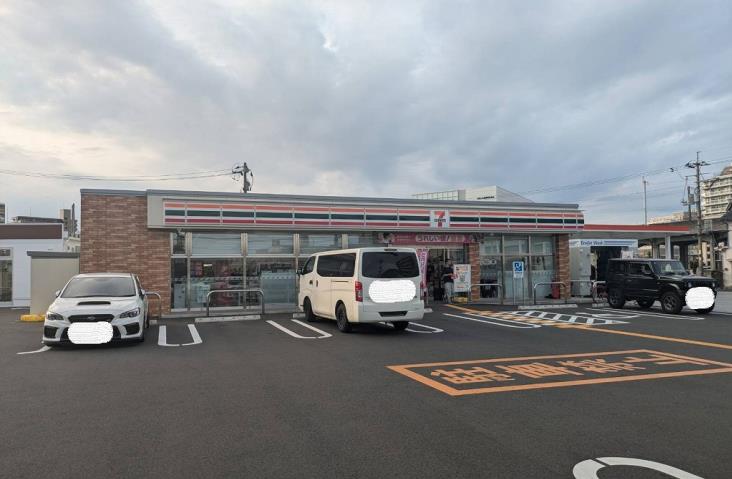 コンビニ　セブンイレブン鳥取駅南店（コンビニ）まで270m