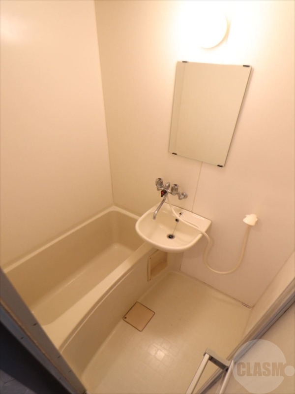 バス・シャワールーム　清潔感のあるバスルーム