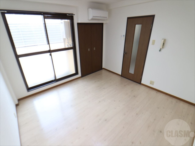 居室・リビング　９帖の洋室です