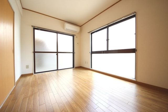 居室・リビング　内装