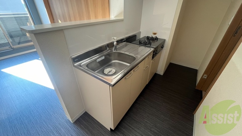 キッチン　キッチンは作業台もあり広めなので使いやすそうですね。