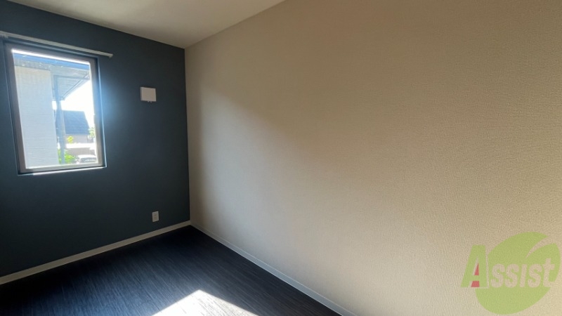 その他部屋・スペース　寝室になりそうな洋室です。シンプルで落ち着きますね。