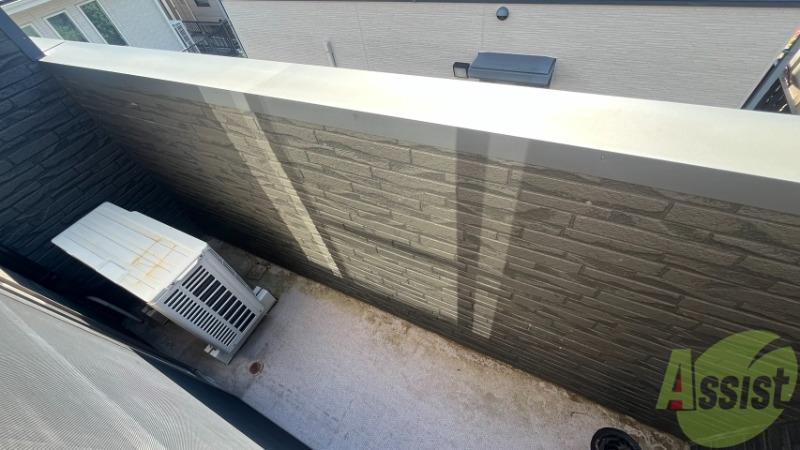 バルコニー　バルコニーは洗濯物を干すのに十分な広さがありますね。