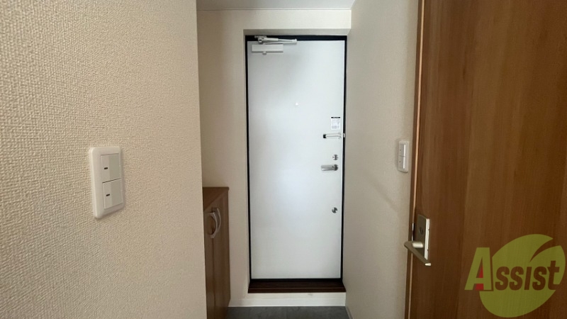 玄関　玄関からの様子です。すぐ部屋が見えないのは安心ですね。