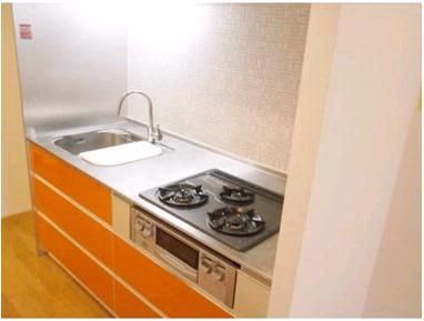 キッチン　３口ガスコンロ・グリル付