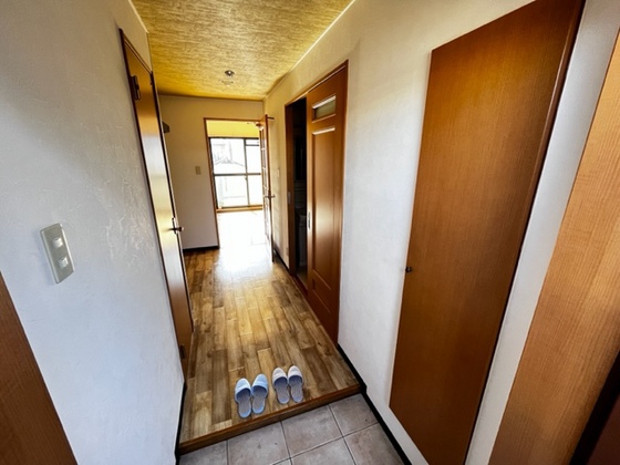 玄関　※写真は参考別号室です