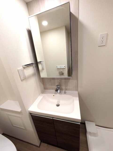 洗面設備　◆朝の支度に便利な独立洗面化粧台◆