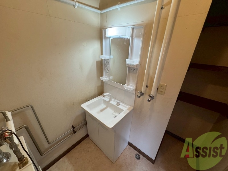 洗面設備　こちらに洗面台があります。朝の洗顔はこちらで。