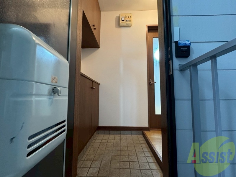 玄関　玄関の様子です。明るい印象ですね。気分もあがりそう。