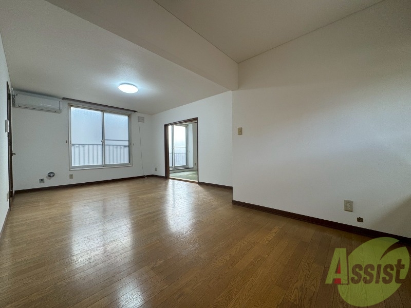 居室・リビング　広くてキレイなお部屋が広がっていて、充実した生活が送れそう。