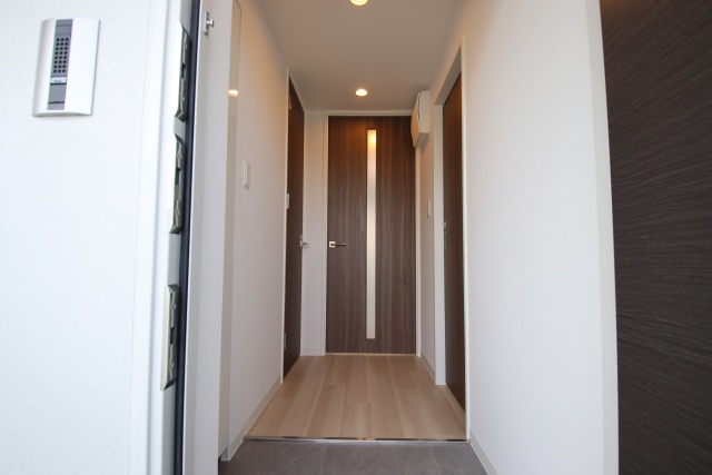 玄関　※こちらは別の階の参考写真です