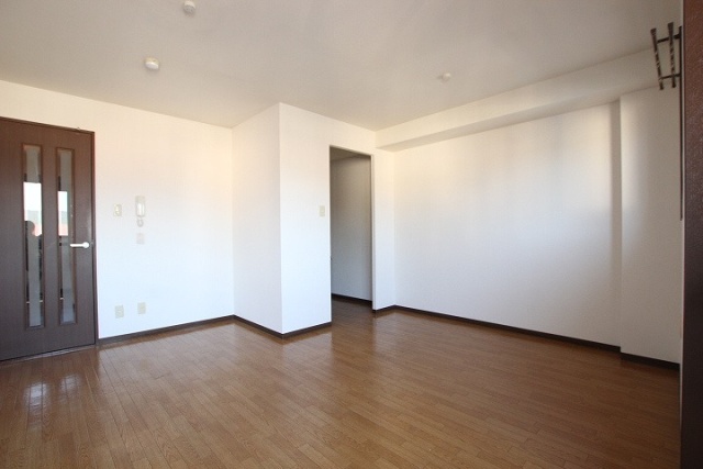 居室・リビング　同物件別号室