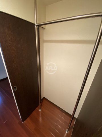 収納　アーバンフラッツ瓦町　ウォークスルークローゼット