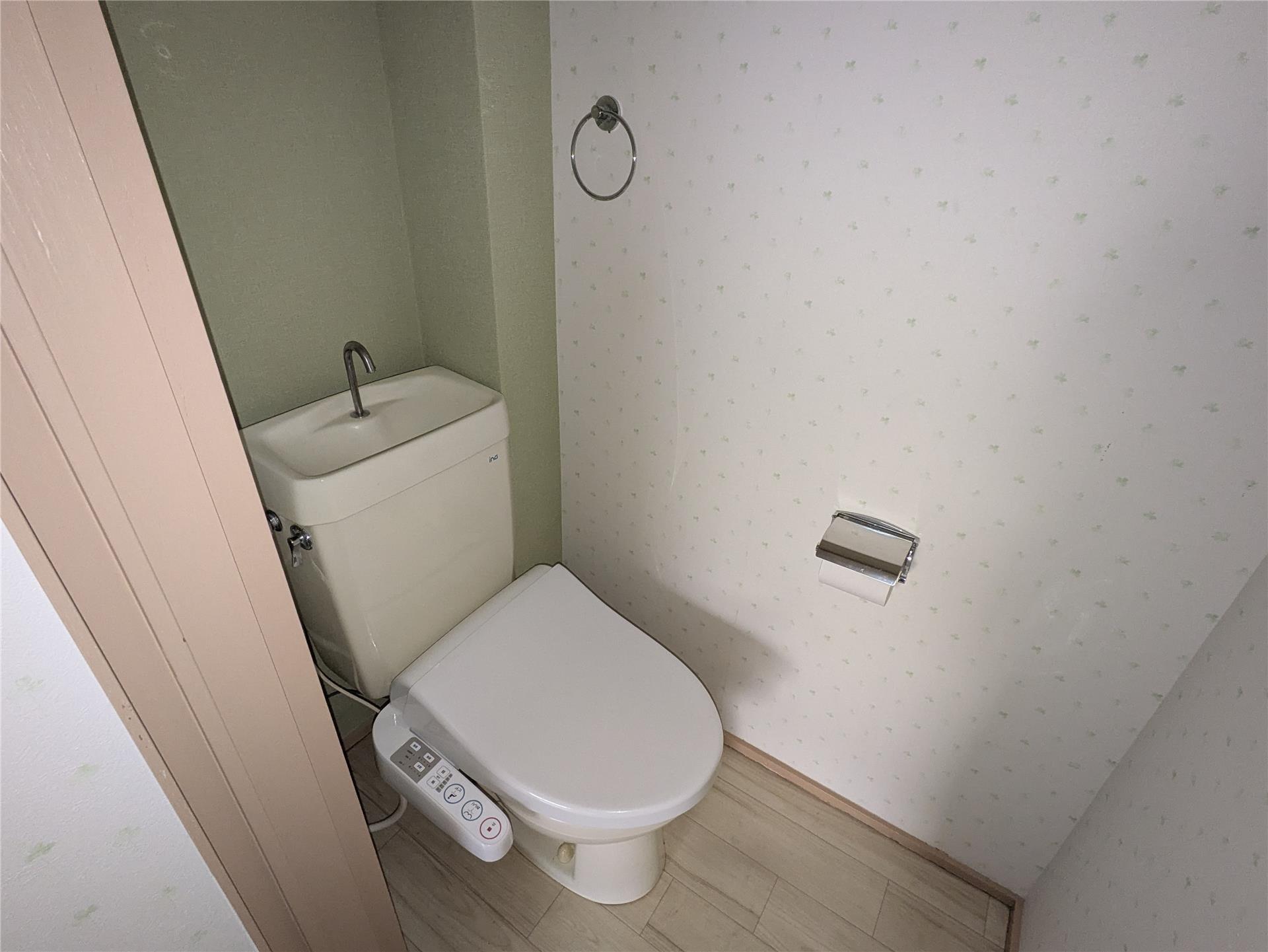 トイレ　温水暖房便座