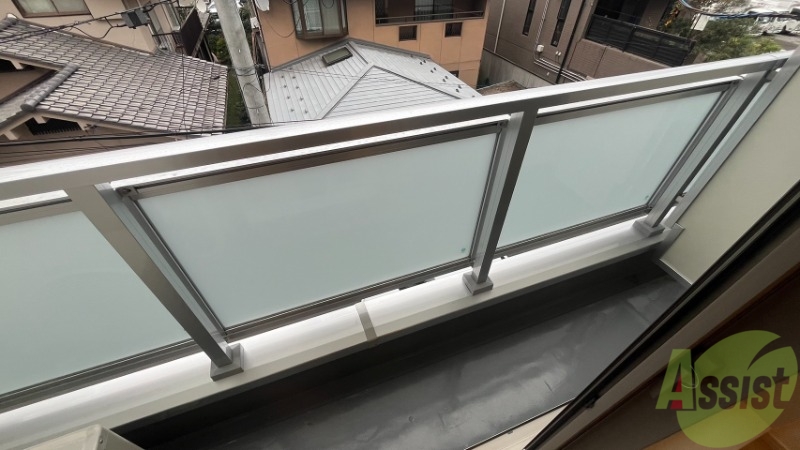 バルコニー　お天気の良い日にはお布団も干せるスペースがあります。