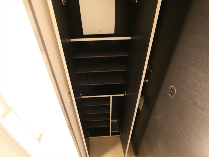 玄関　玄関　シューズボックス付　ダブルロック