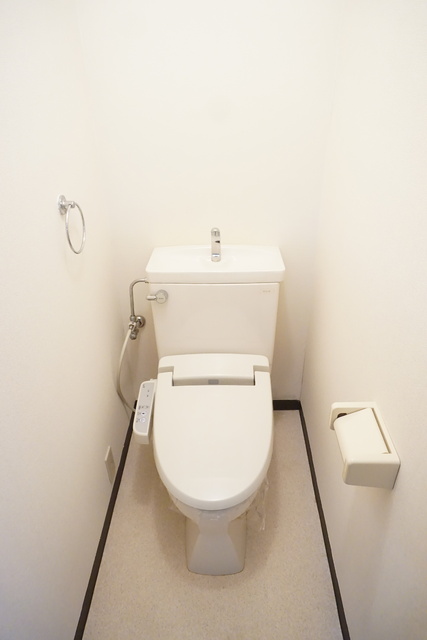 トイレ　清潔な洗浄機能付きのトイレ