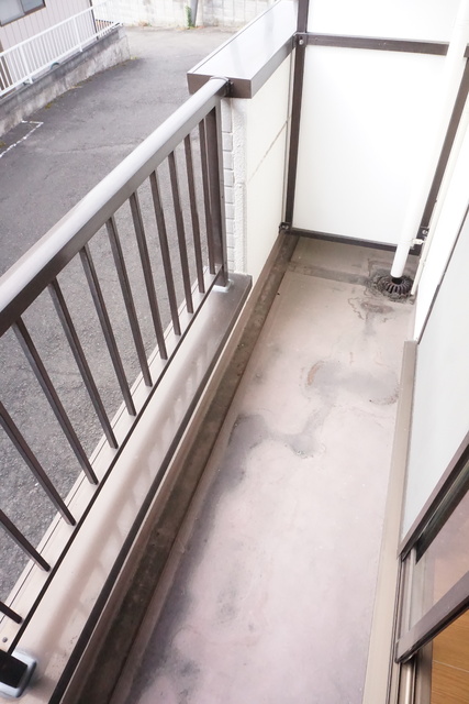 バルコニー　１階ですがバルコニーがあり、洗濯物が外に干せます