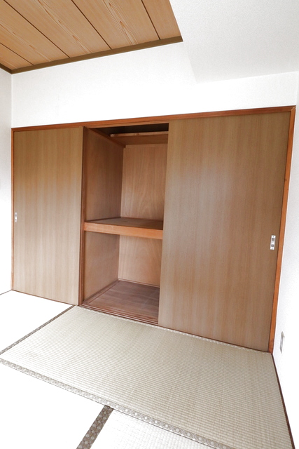 収納　和室の収納です。奥行きがあります。