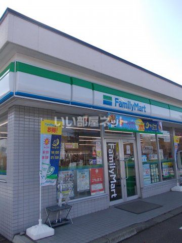 コンビニ　ファミリマート千歳インター店（コンビニ）まで15m