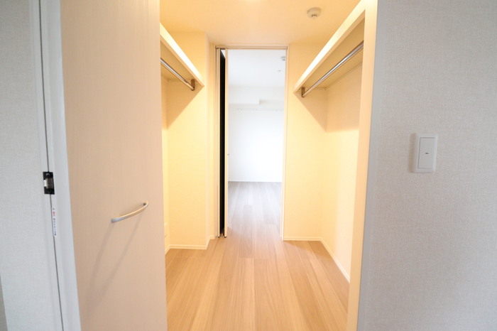 収納　ウォークスルークローゼットです