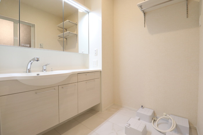 洗面設備　独立洗面台で身支度をすべて済ませてしまいましょう