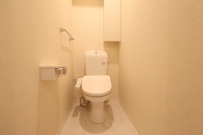 トイレ　温水洗浄便座です