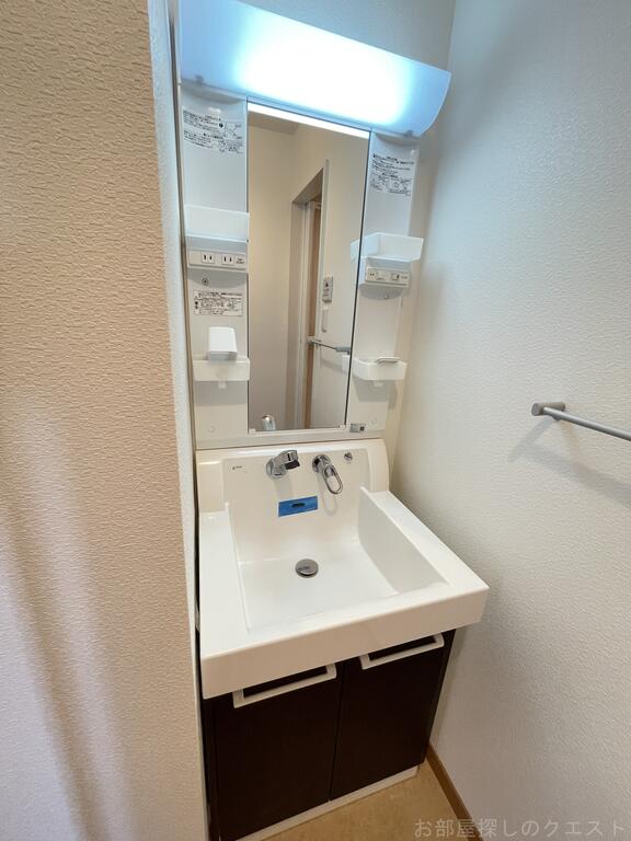 洗面設備　（写真は同タイプ）