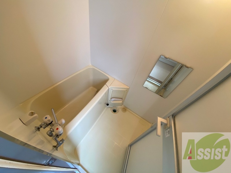 バス・シャワールーム　お風呂になります。一日の疲れを癒してくださいね。