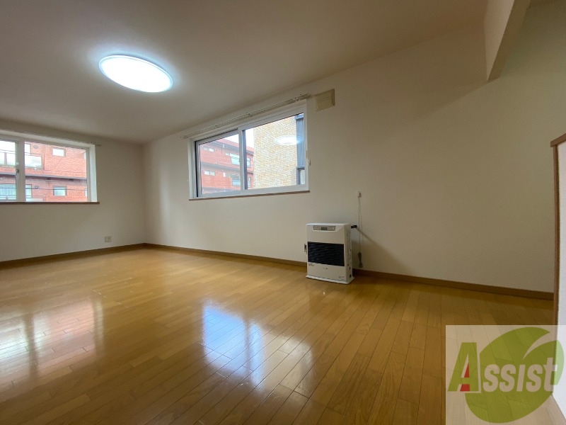 居室・リビング　広くてキレイなお部屋が広がっていて、充実した生活が送れそう。