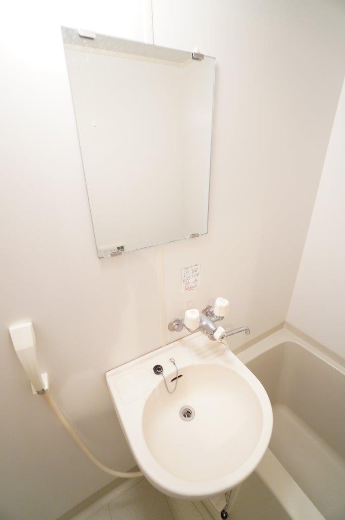 洗面設備　※同物件・同タイプの写真です。