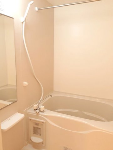 バス・シャワールーム　コンパクトで使いやすいお風呂です