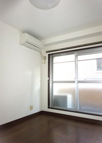 居室・リビング　床色の相違あり　＊イメージです