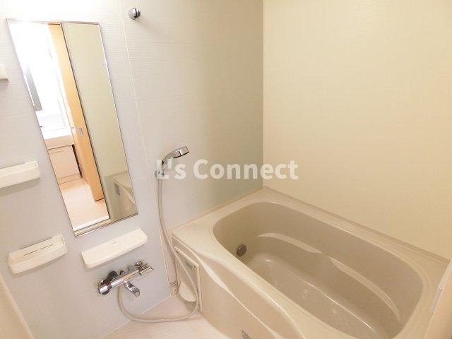 バス・シャワールーム　追焚き、浴室乾燥付きのお風呂。