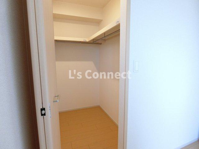 収納　ウォークインクローゼットでお荷物もすっきり収納。