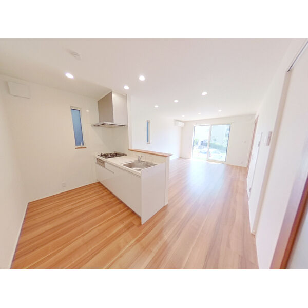 居室・リビング　LDK　14.2帖(エアコン・床暖房付)　/　3口ガスコンロ