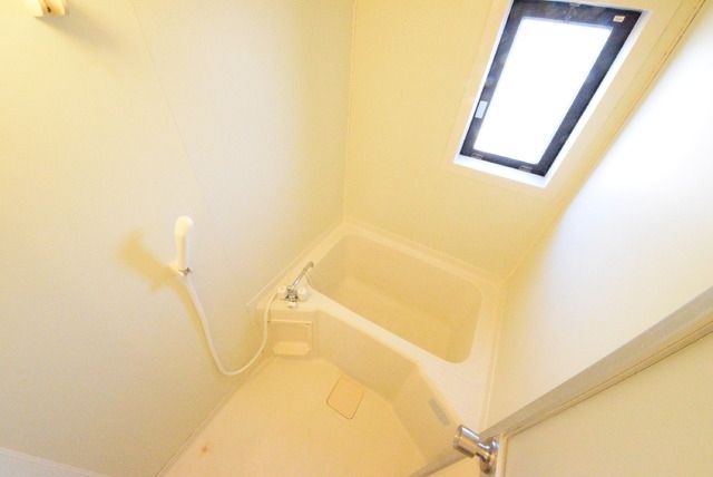 バス・シャワールーム　窓付浴室